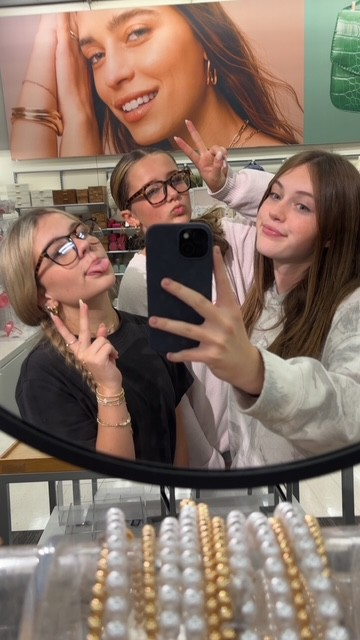 Reagan with friends mirror selfie